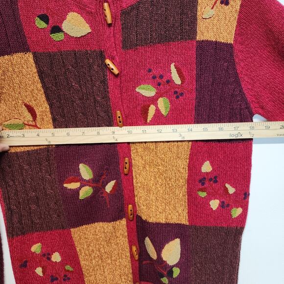 Erika Granny Cardigan Size PS Petite Red Wood Toggle Embroidered Fall Autumn 90s - Picture 8 of 8